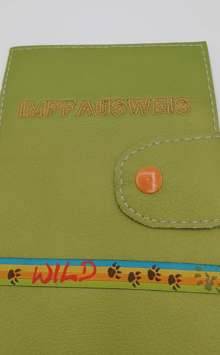 Impfpasshülle "Wild" grün – Bild 2