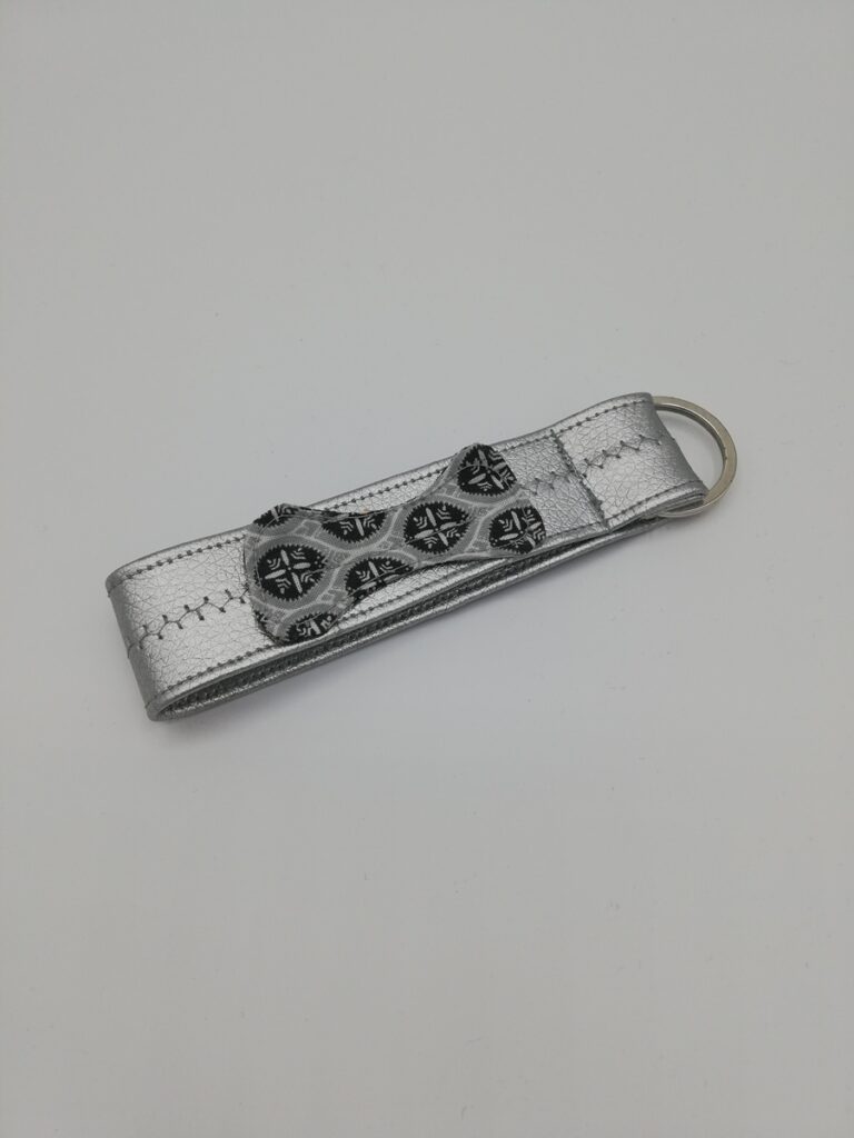 Schlüsselanhänger "Knochen" silber